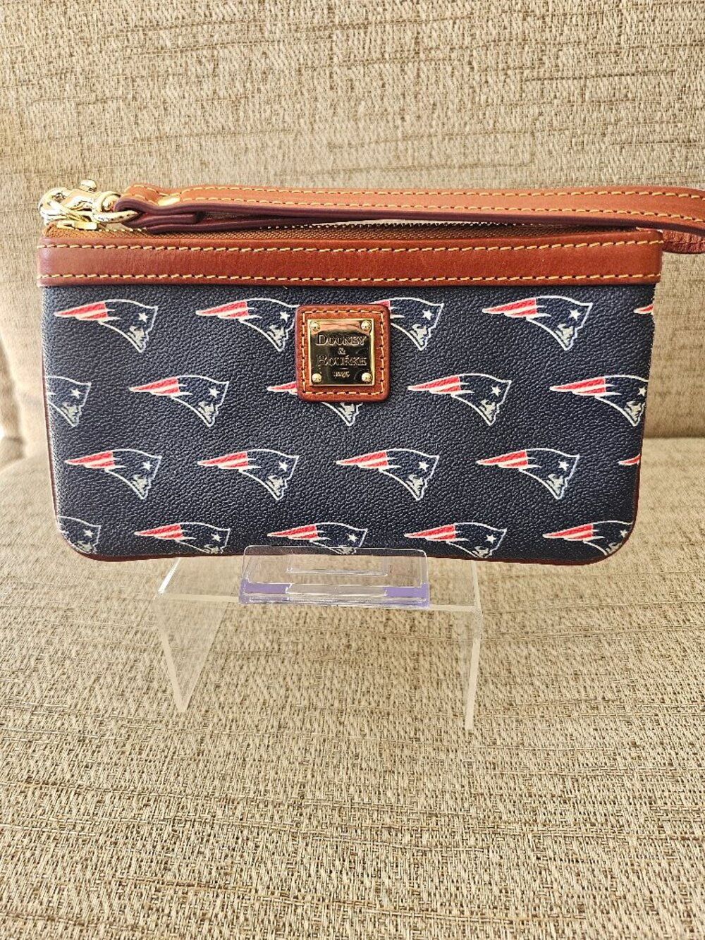 Dooney & Bourke New England Patriots NFL Large Wristlet EUC